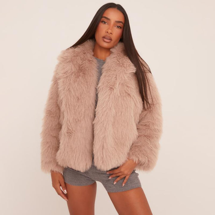 VICTORIA™ - Trendy Oversized Collar Detail Cropped Winter Jacket